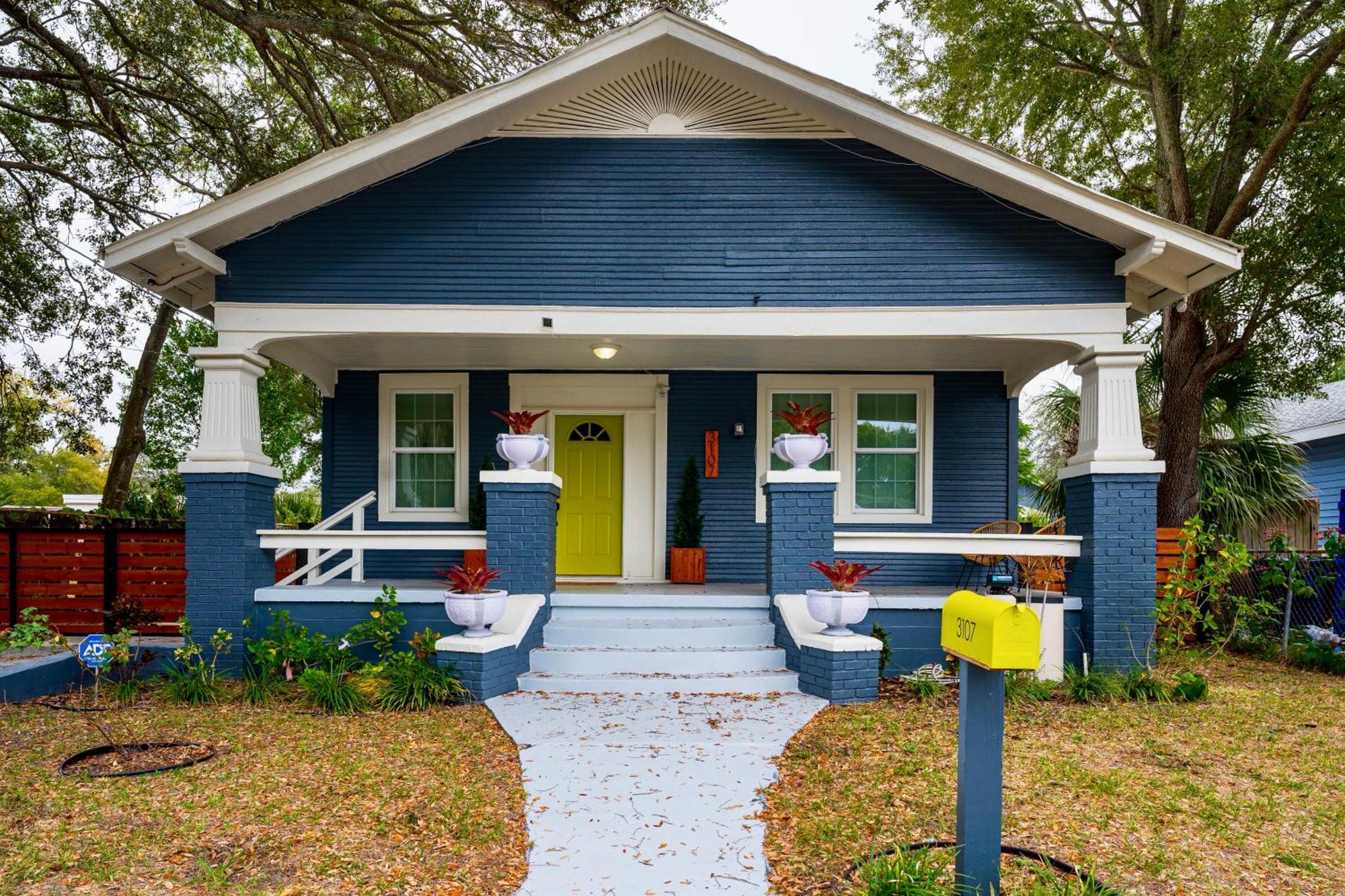 The Green Door In Ybor Тампа Екстериор снимка